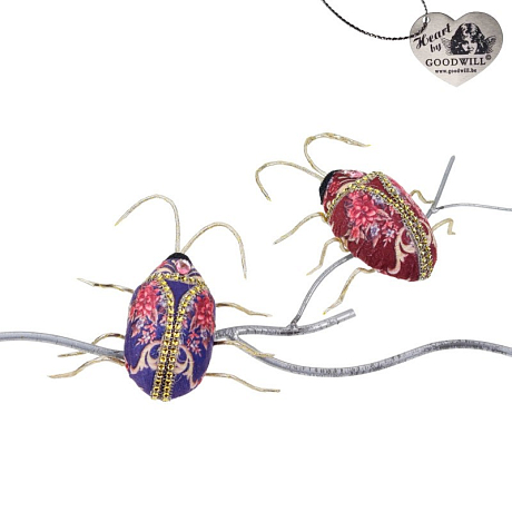 Драгоценный жук на клипсе цена за 1 шт.